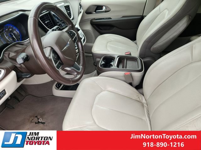 Used 2018 Chrysler Pacifica Touring-L image 13