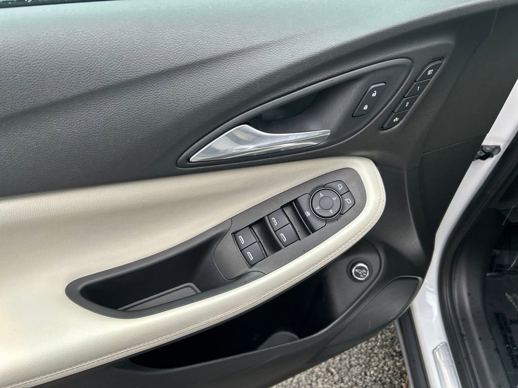 Used 2020 Buick Encore GX Essence w/ Advanced Technology Package image 14