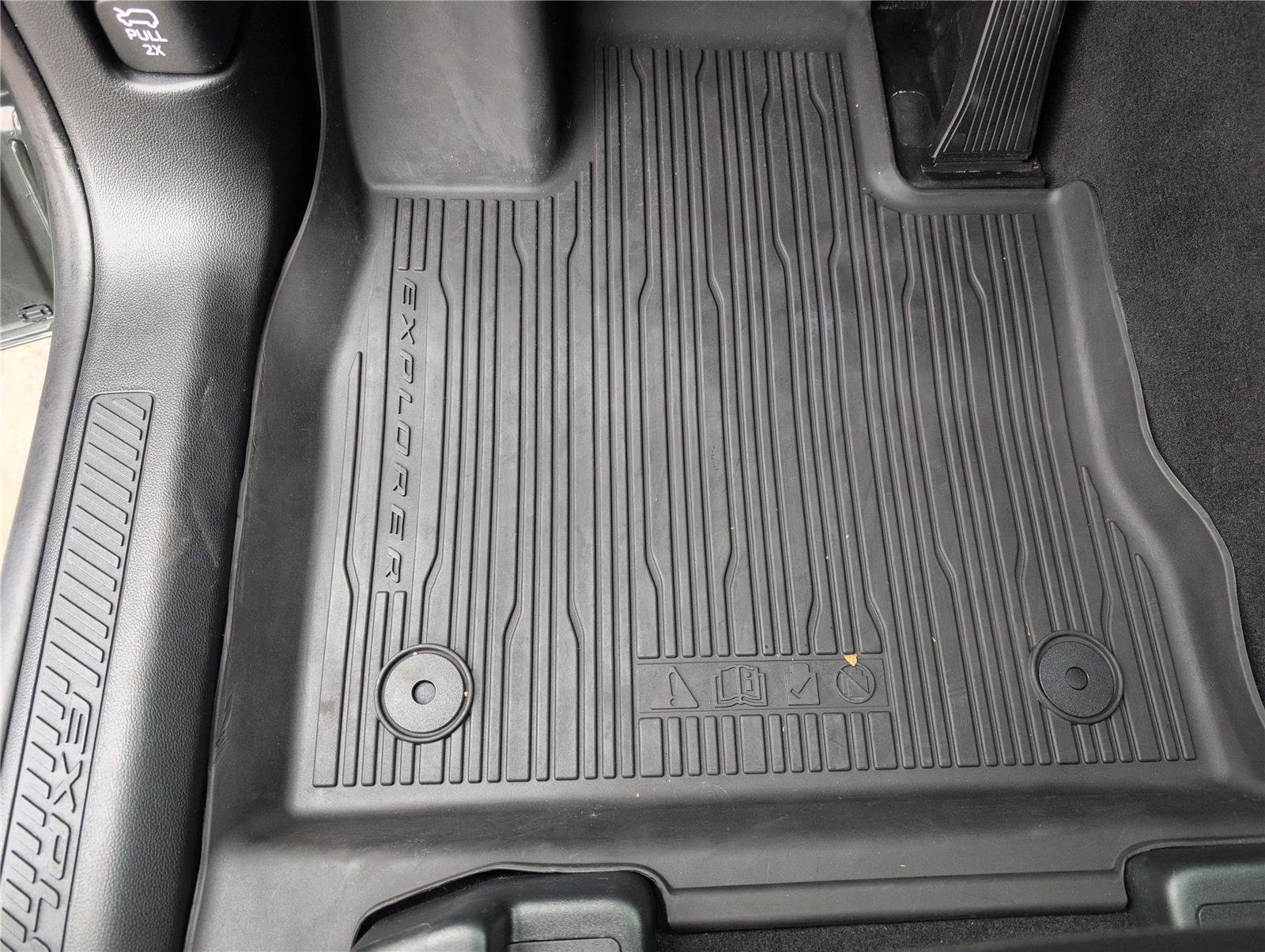 Used 2024 Ford Explorer XLT w/ Equipment Group 202A AWD/4WD image 15