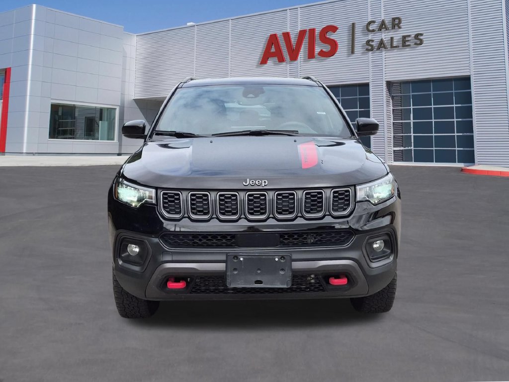 Used 2025 Jeep Compass Trailhawk AWD/4WD image 2