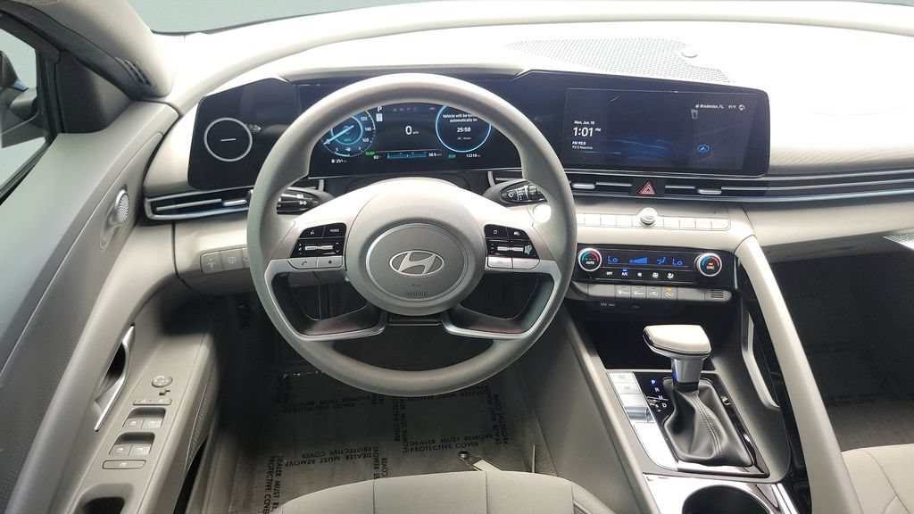 Used 2024 Hyundai Elantra Blue FWD image 12