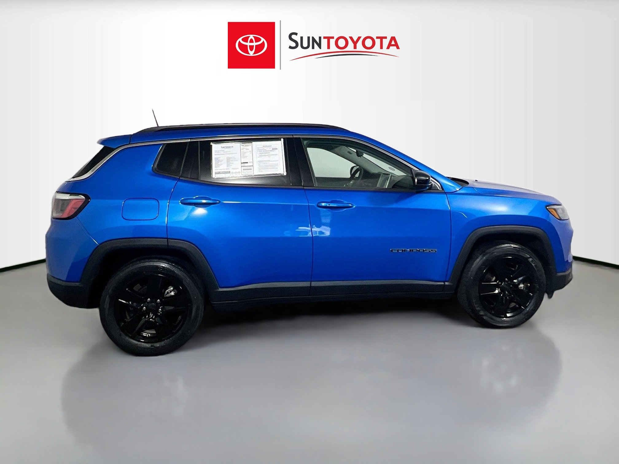 Used 2022 Jeep Compass Latitude image 2