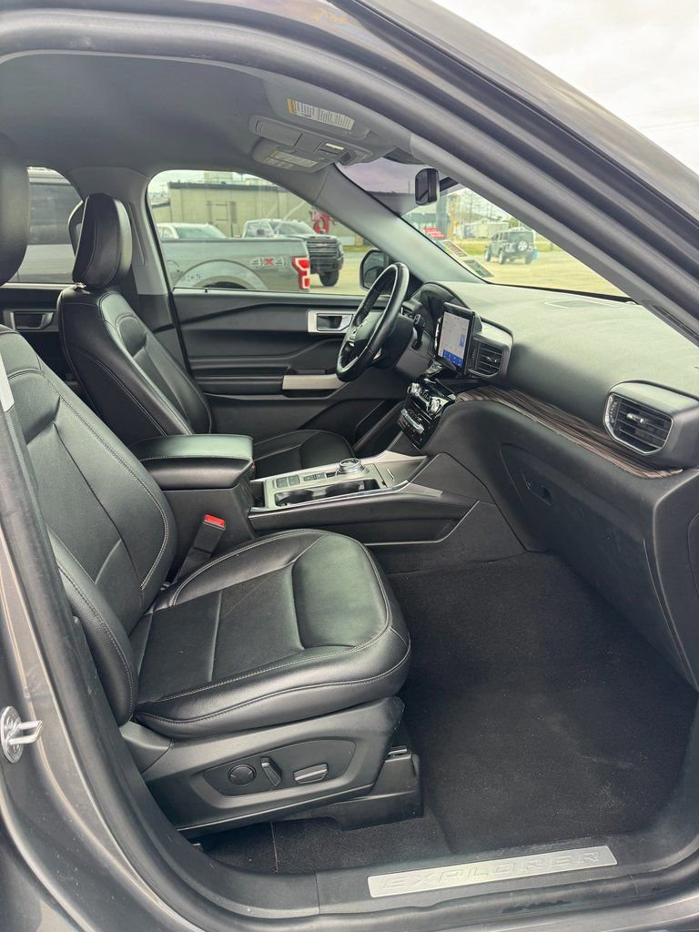 Used 2022 Ford Explorer Limited w/ Equipment Group 301A image 12