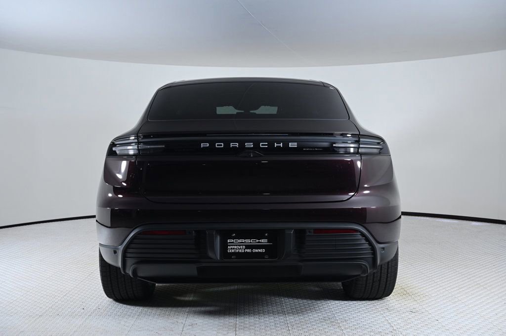Certified 2025 Porsche Macan Electric image 6