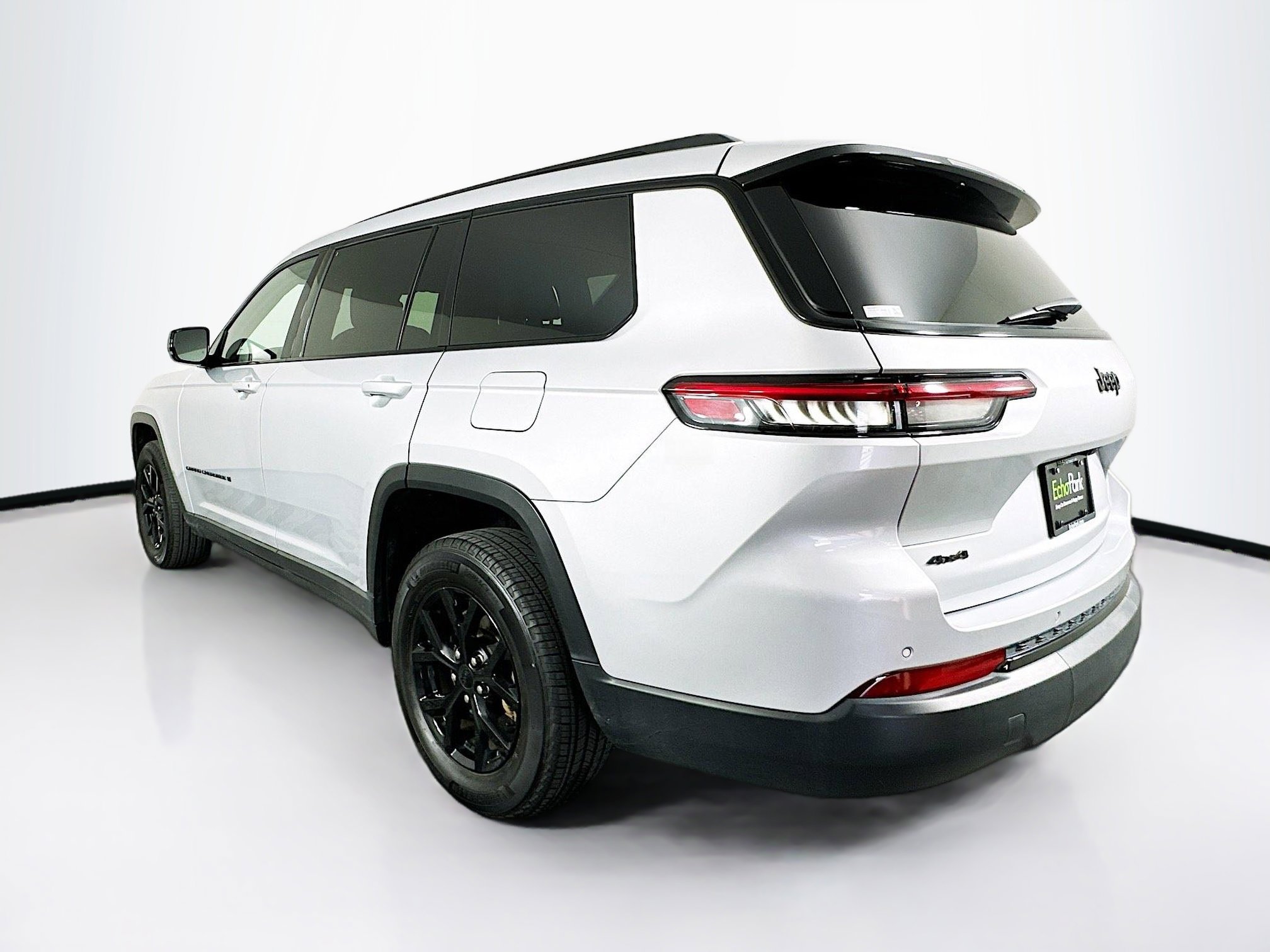 Used 2024 Jeep Grand Cherokee L Laredo image 5