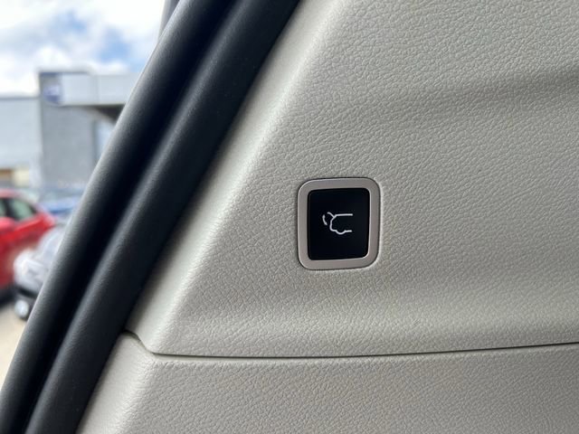Used 2020 Chrysler Pacifica Touring-L FWD image 28