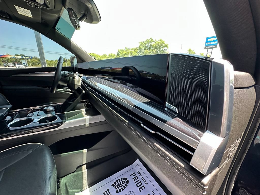 Used 2025 Cadillac Escalade Sport RWD image 11