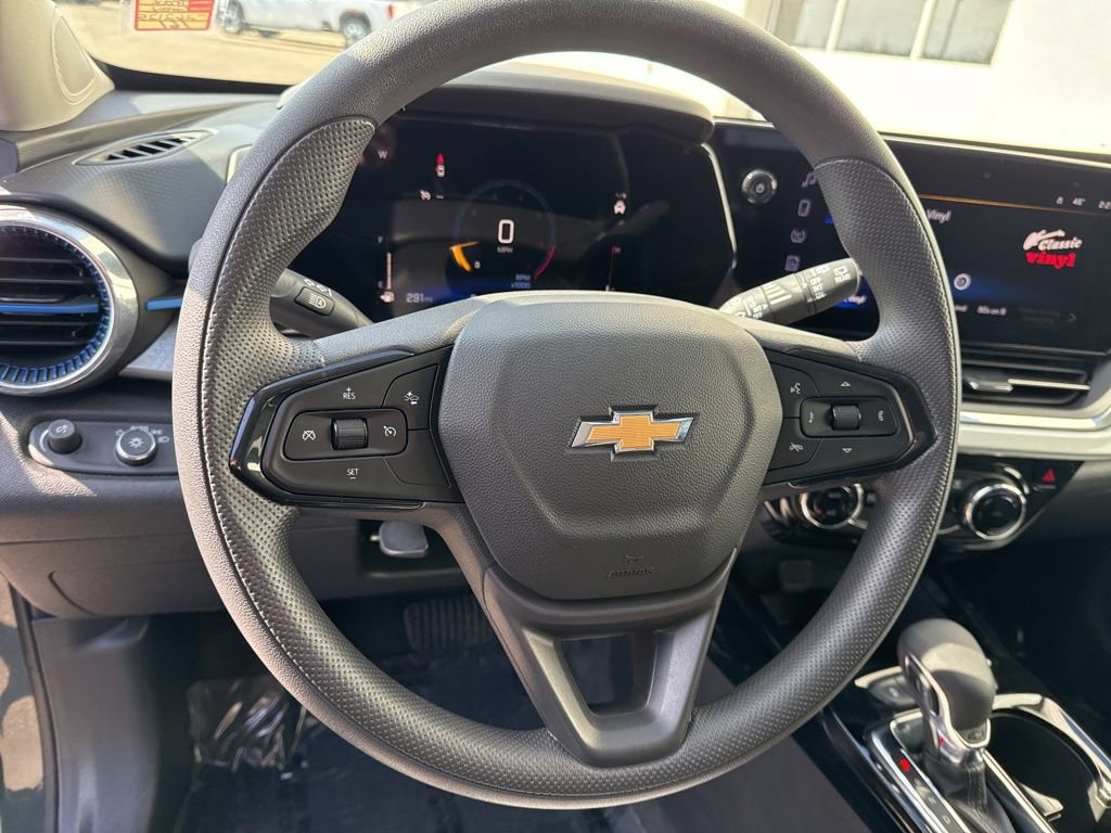 Used 2025 Chevrolet Trax LT image 12