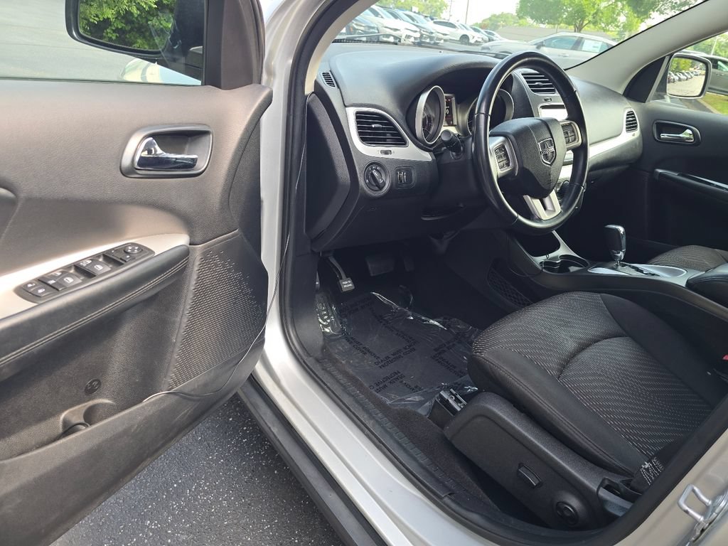 Used 2014 Dodge Journey SXT w/ Flexible Seating Group FWD image 9
