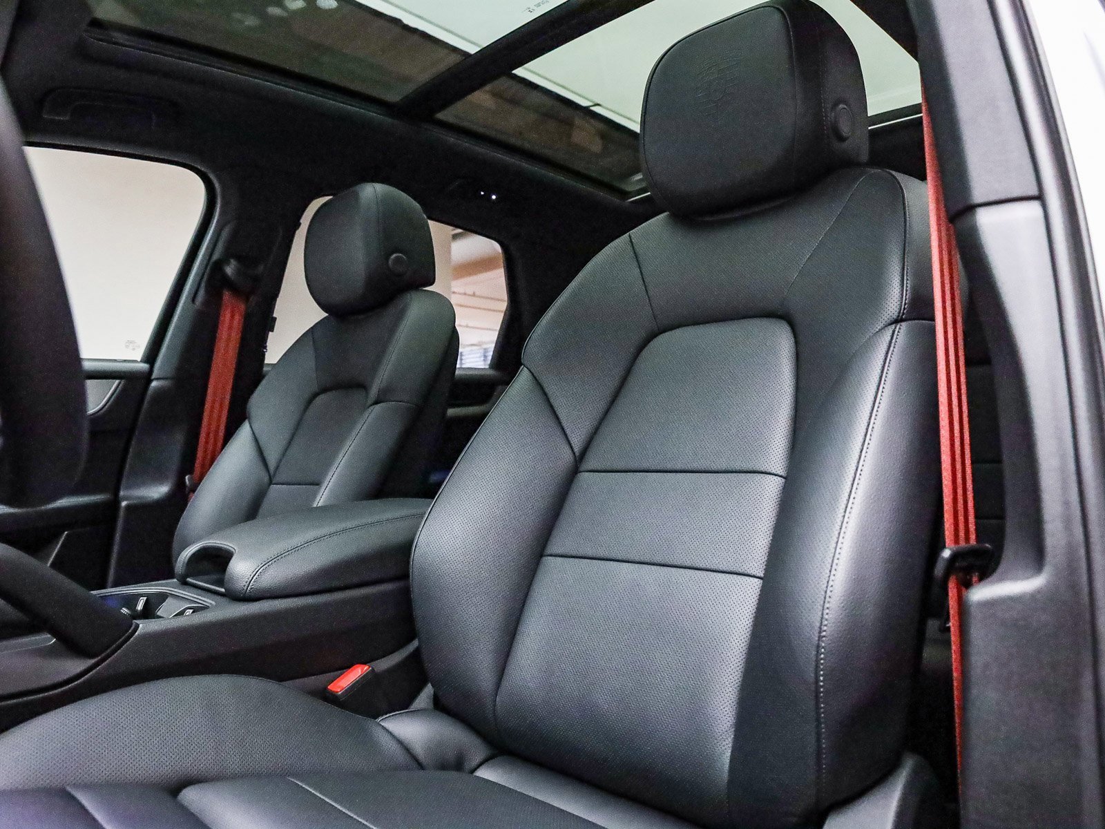 Used 2025 Porsche Cayenne image 5