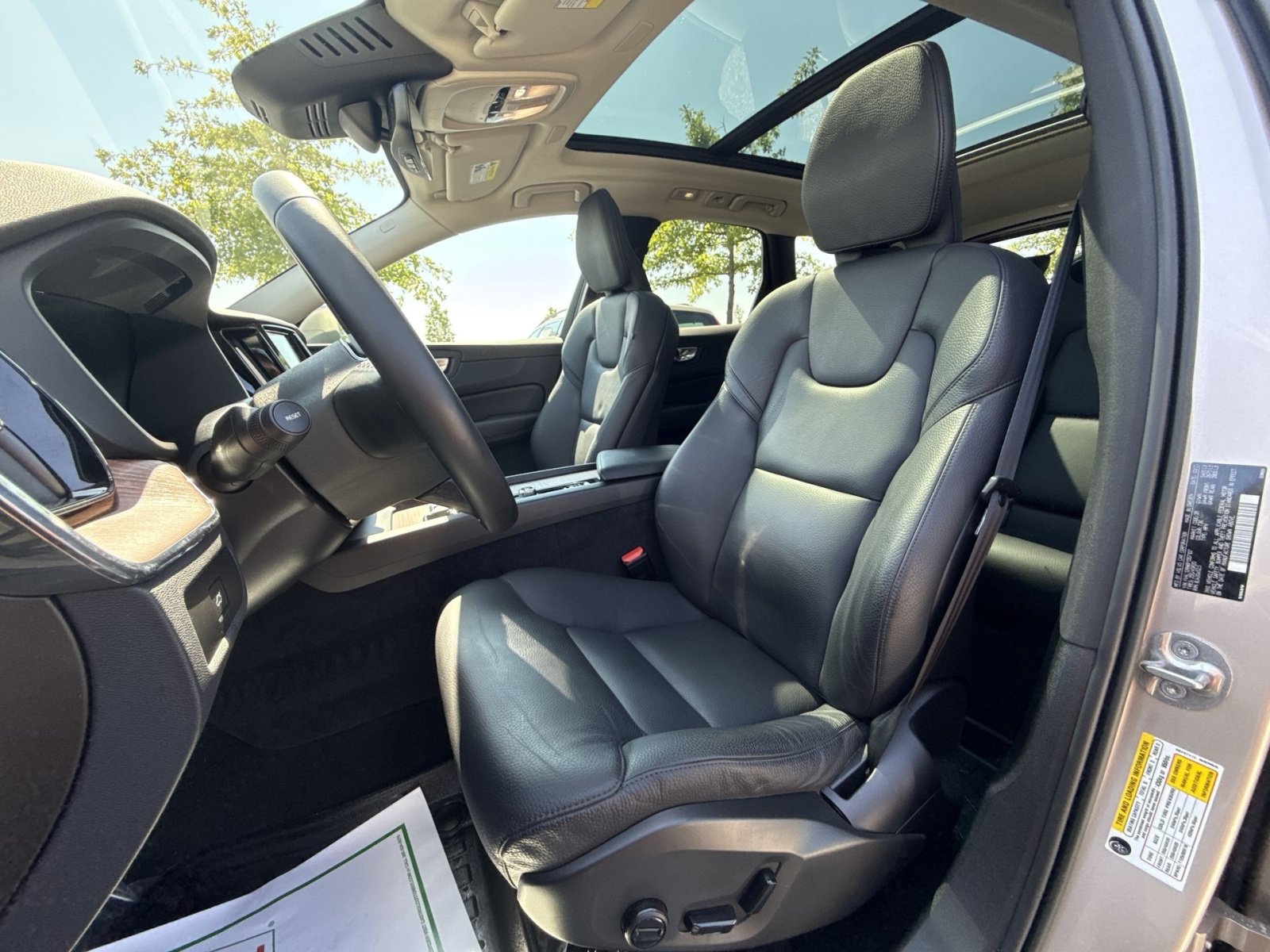 Certified 2023 Volvo XC60 B5 Plus w/ Climate Package AWD/4WD image 13