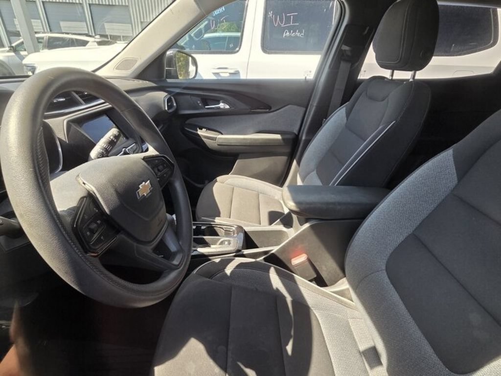 Used 2023 Chevrolet TrailBlazer LT FWD image 3