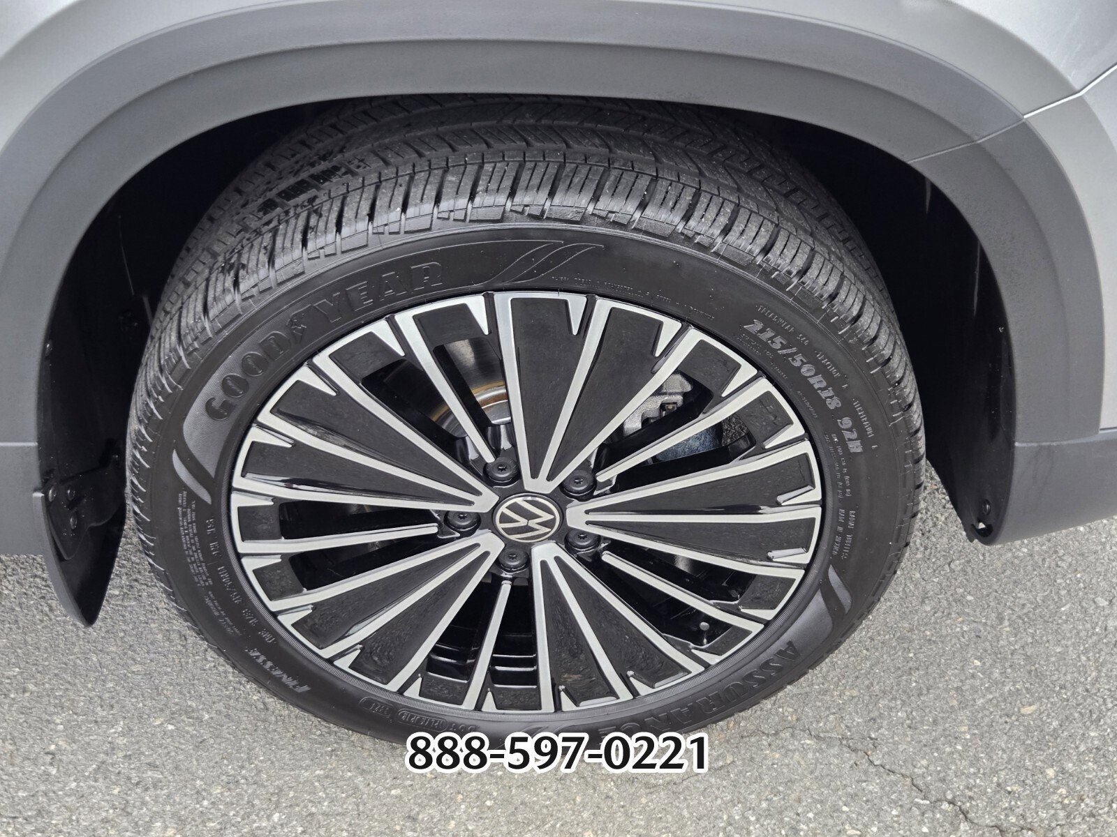 Certified 2025 Volkswagen Taos SE image 19