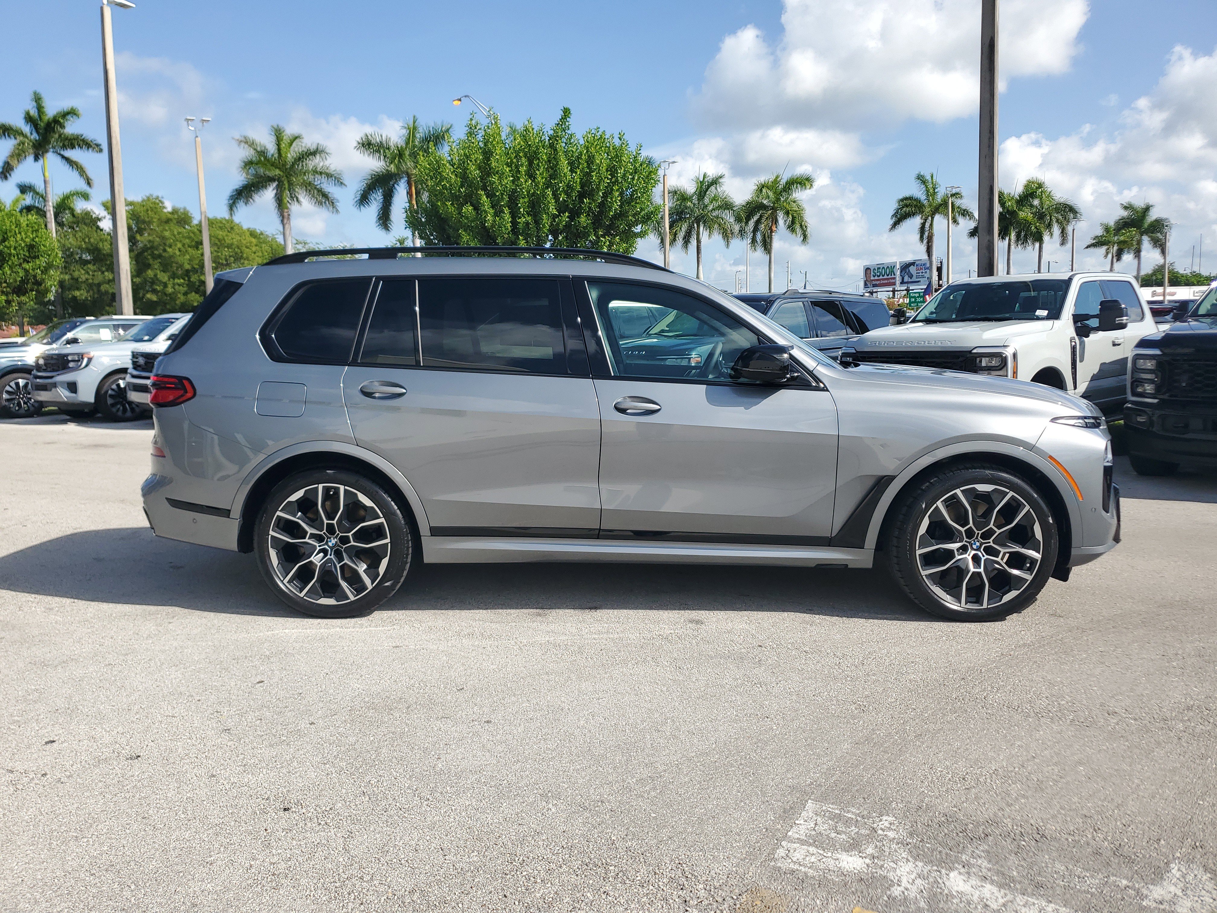 Used 2025 BMW X7 M60i w/ Executive Package image 4
