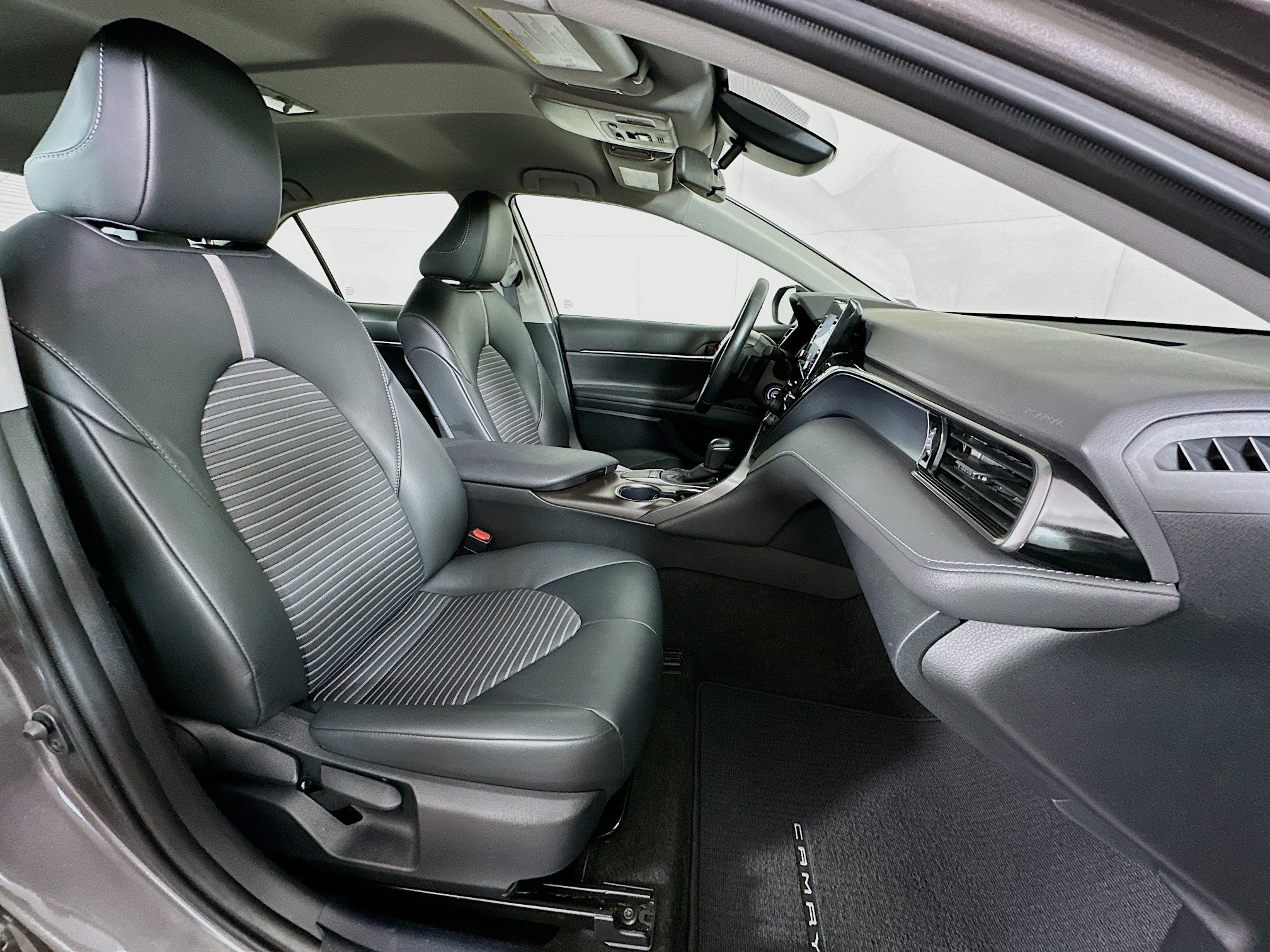 Used 2024 Toyota Camry SE FWD image 29