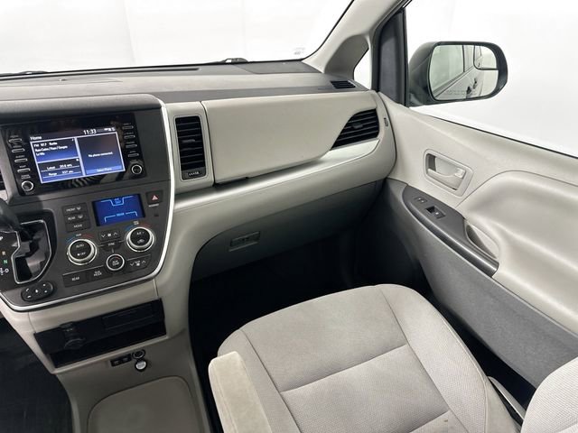 Used 2019 Toyota Sienna L image 24