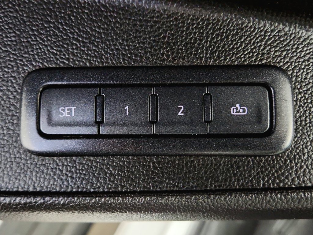 Used 2019 Chevrolet Suburban Premier w/ Premier Plus Edition AWD/4WD image 24