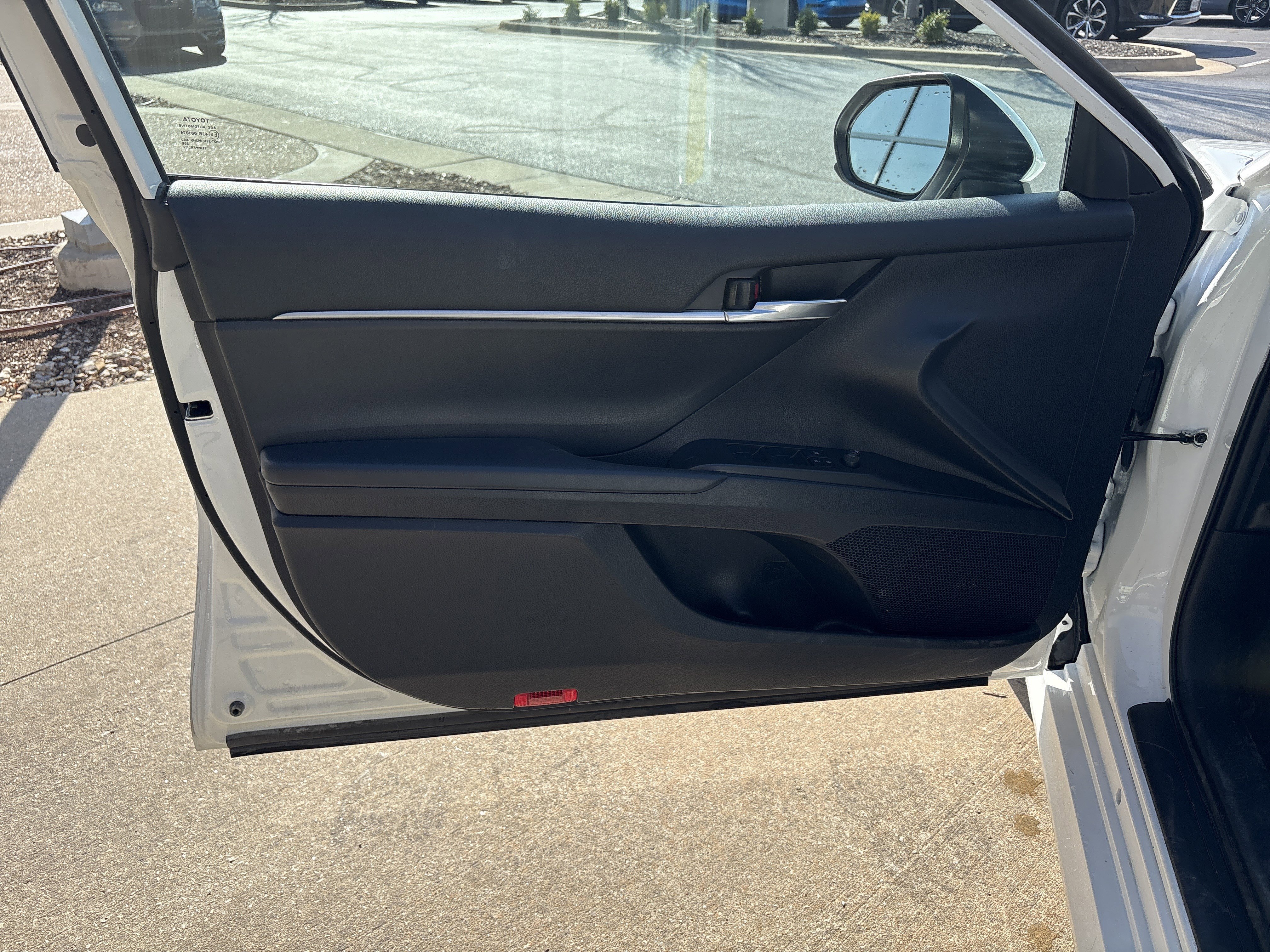 Used 2022 Toyota Camry LE image 14