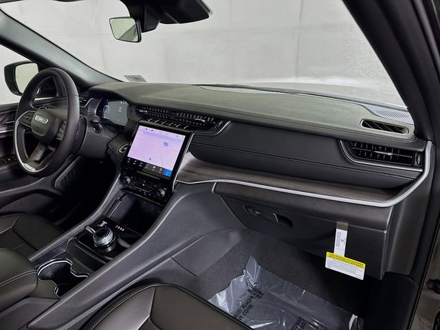 New 2025 Jeep Grand Cherokee L Limited w/ Black Appearance Package image 31