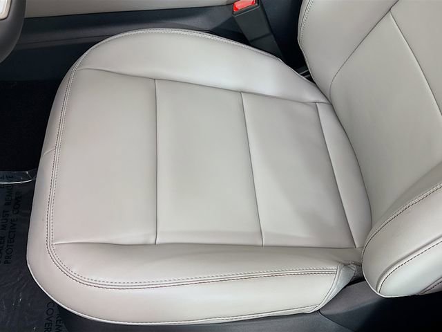 Used 2025 Ford Explorer Active w/ Active Comfort Package image 19