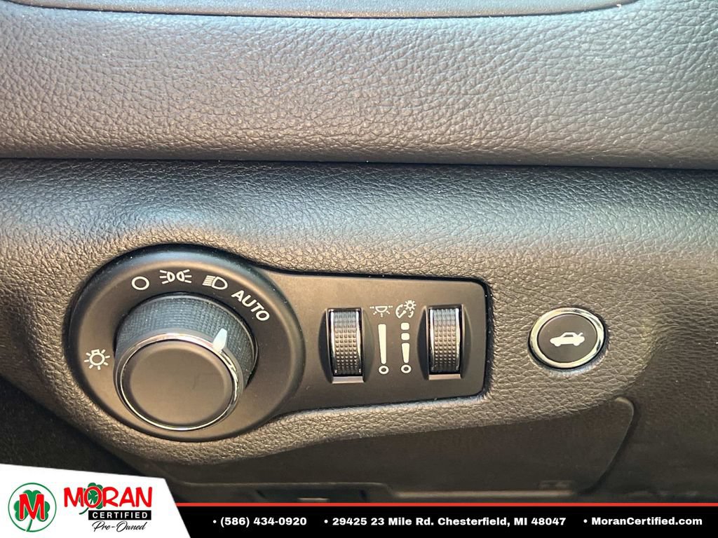 Used 2015 Chrysler 200 Limited FWD image 24