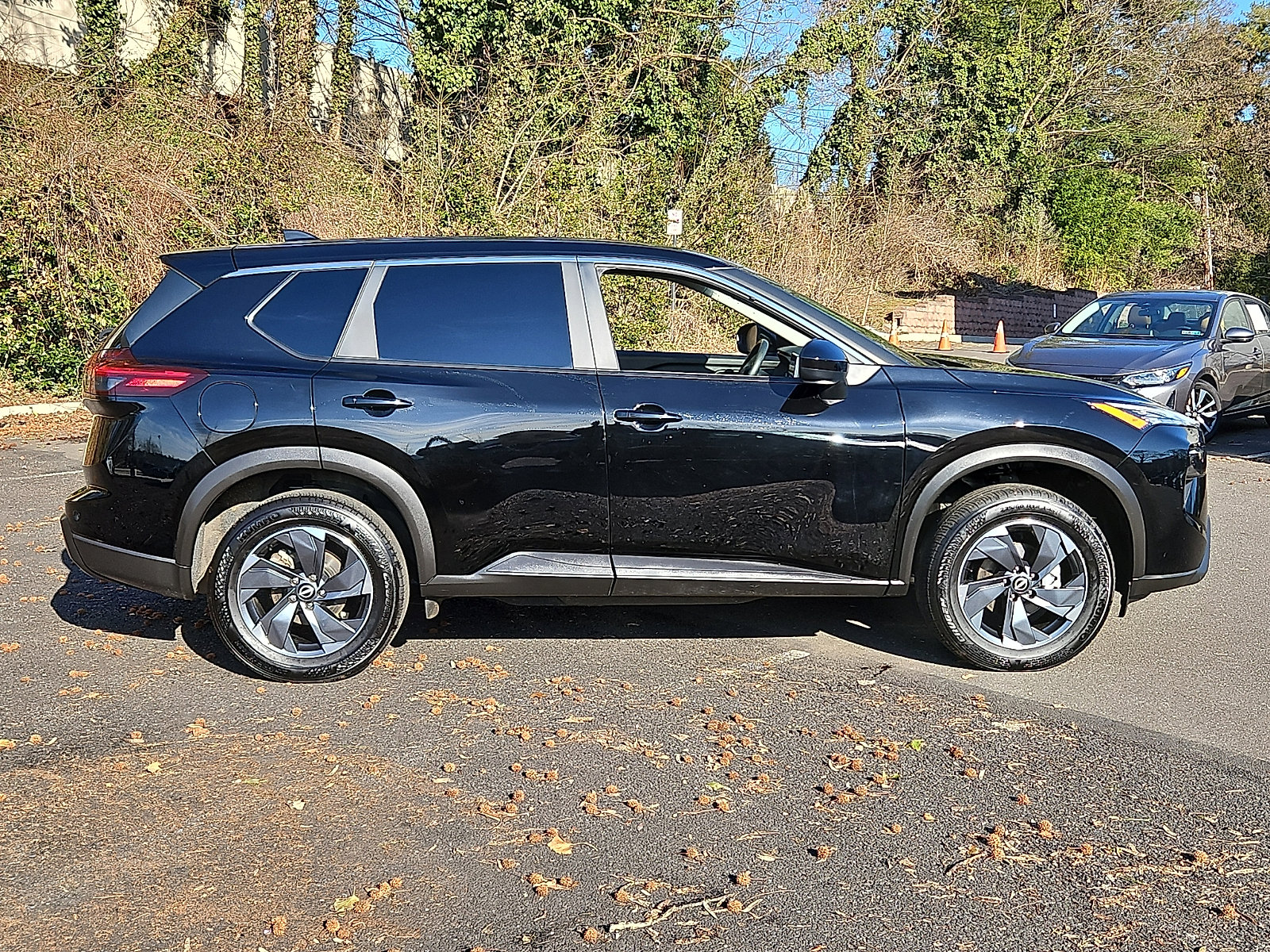 Certified 2024 Nissan Rogue SV AWD/4WD image 7
