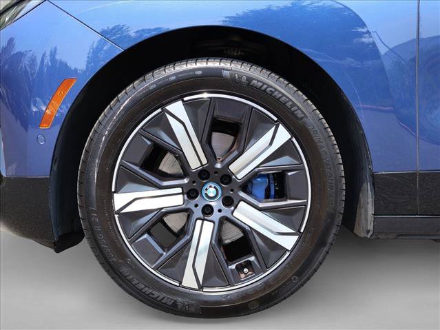 Used 2023 BMW iX xDrive50 w/ Sport Package AWD/4WD image 28