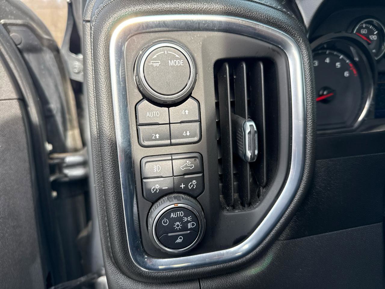 Used 2021 Chevrolet Silverado 1500 LTZ image 39