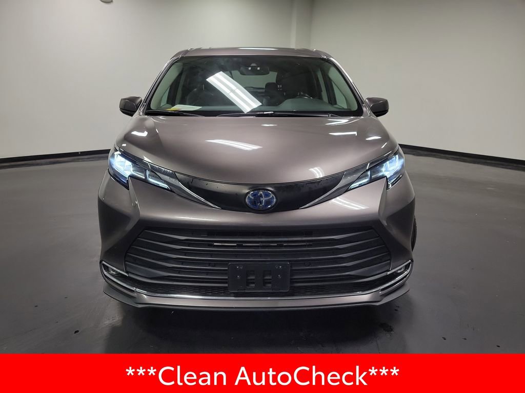 Used 2021 Toyota Sienna XLE AWD/4WD image 3