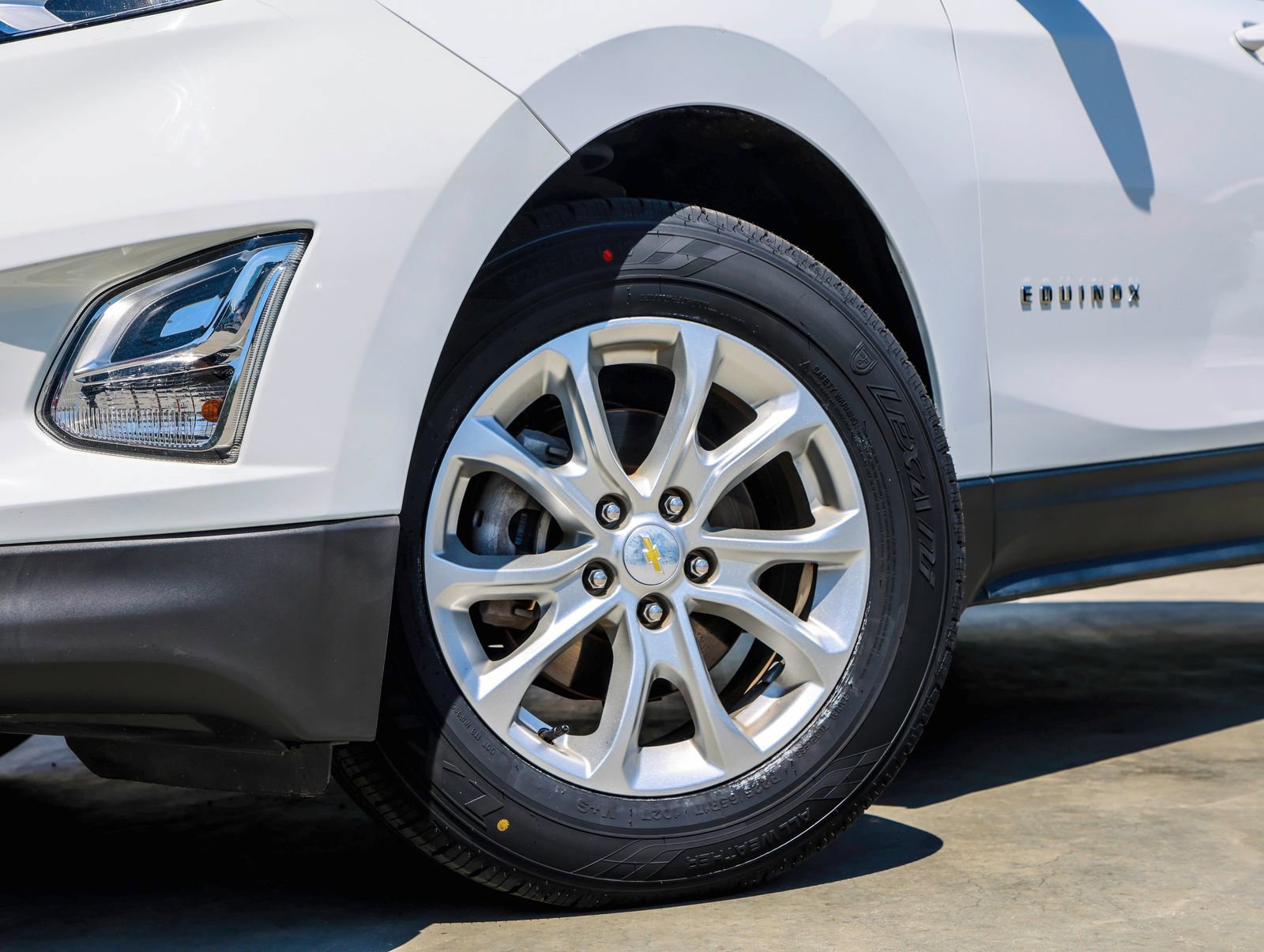 Used 2021 Chevrolet Equinox LT FWD image 2