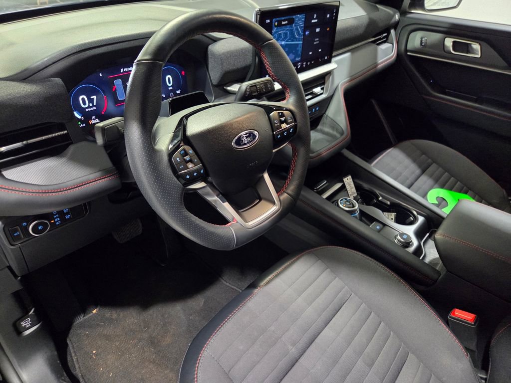 Used 2025 Ford Explorer ST-Line w/ ST-Line Street Pack image 6
