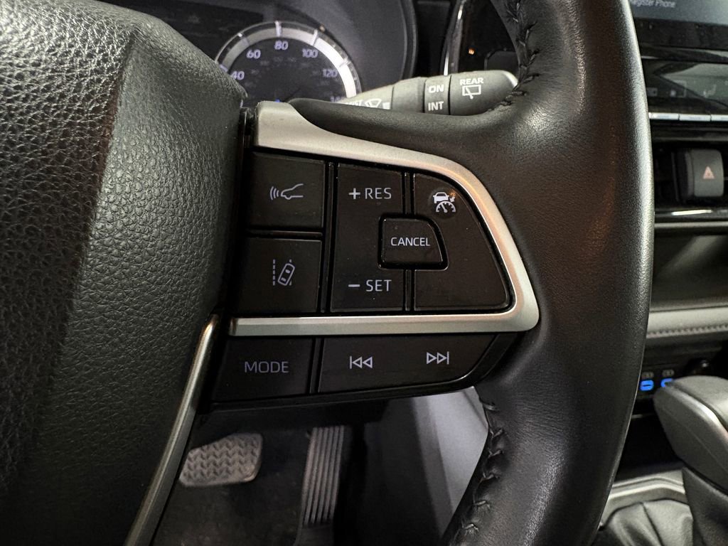 Used 2022 Toyota Highlander LE image 18