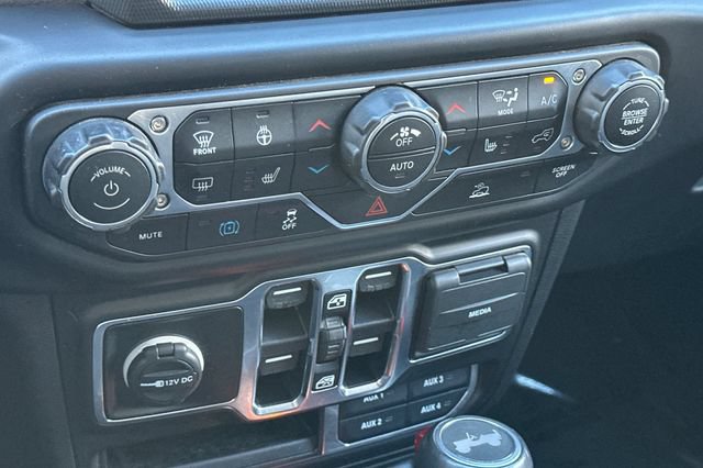 Used 2023 Jeep Wrangler Unlimited Sahara w/ Cold Weather Group AWD/4WD image 23