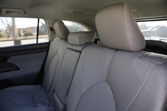 Used 2020 Toyota Highlander L image 15