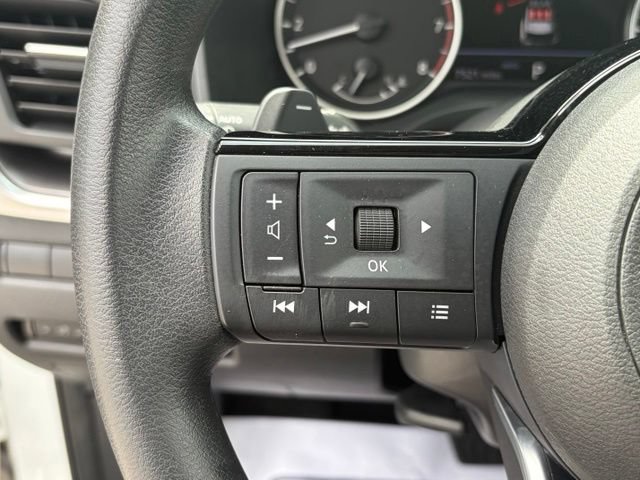 Used 2023 Nissan Rogue SV AWD/4WD image 16