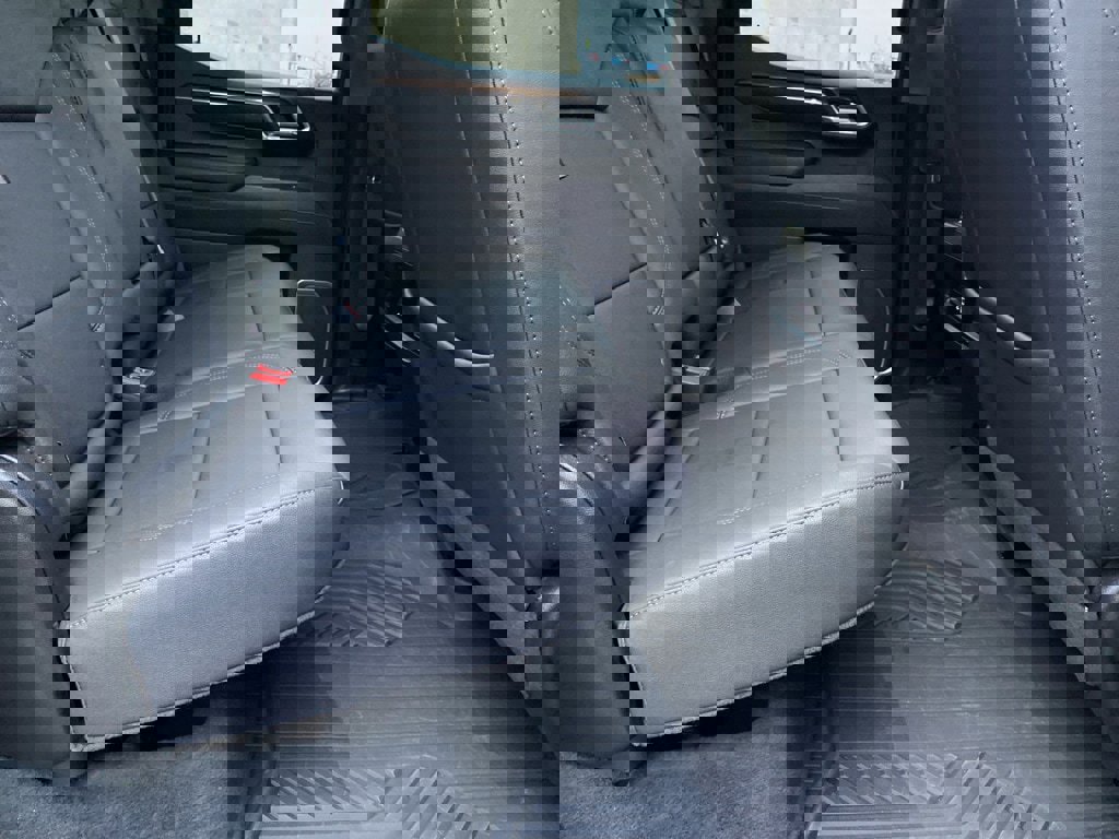 Used 2025 Chevrolet Silverado 1500 LT Trail Boss w/ Convenience Package II image 18