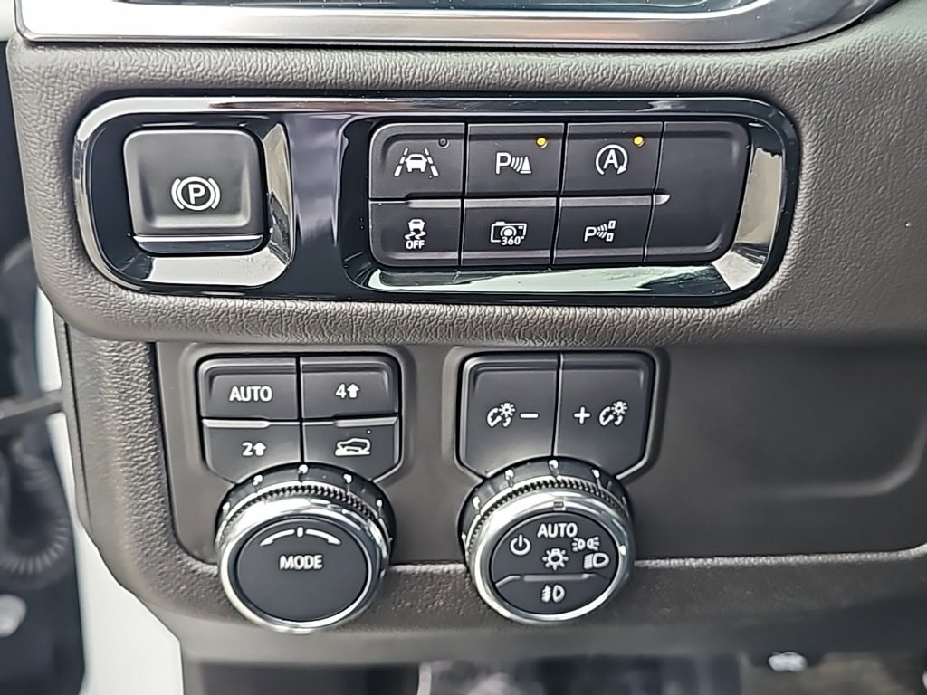 Used 2025 GMC Yukon XL Denali image 19