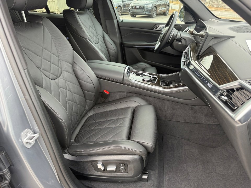 Used 2024 BMW X5 xDrive40i w/ Premium Package image 28