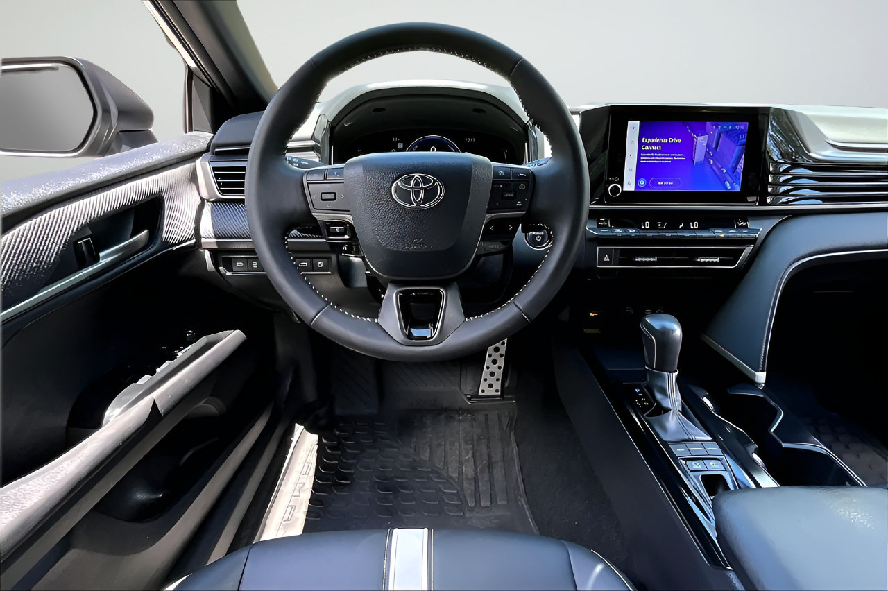 Used 2026 Toyota Camry SE FWD image 8