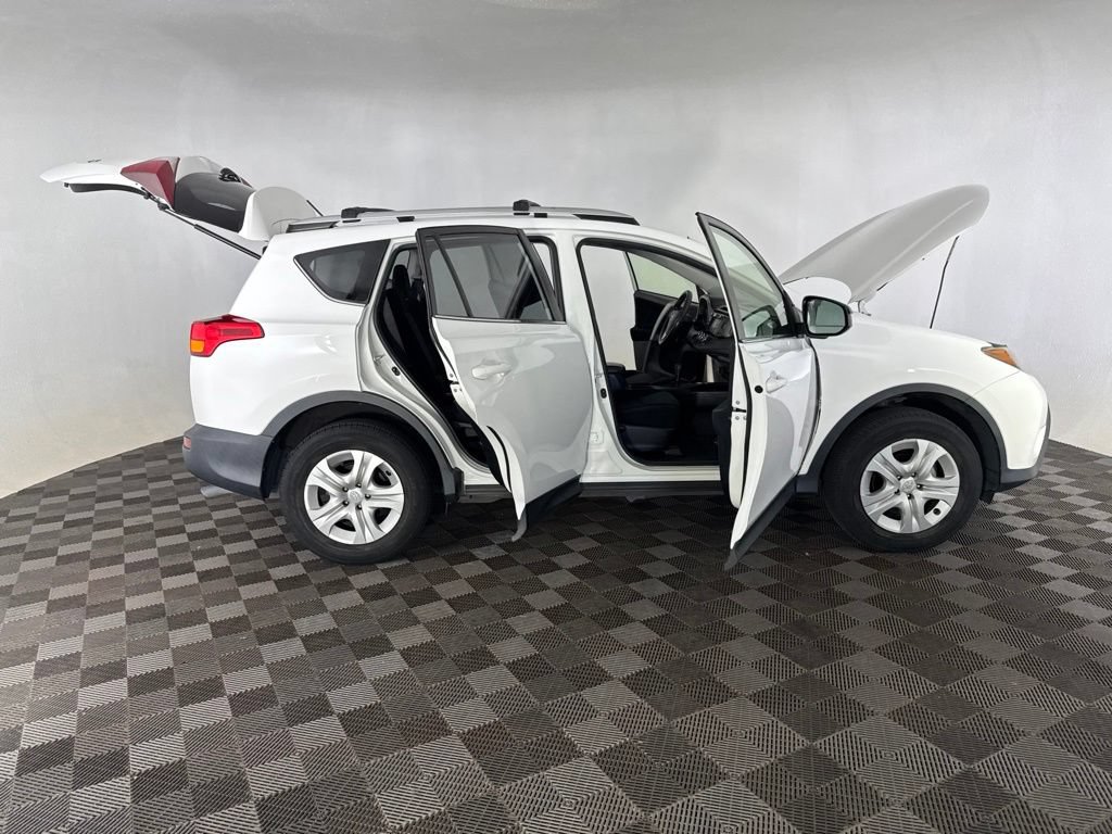 Used 2015 Toyota RAV4 LE AWD/4WD image 14