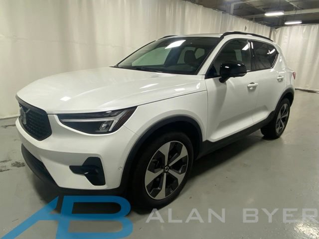 Used 2023 Volvo XC40 B5 Plus w/ Driver Assist Package