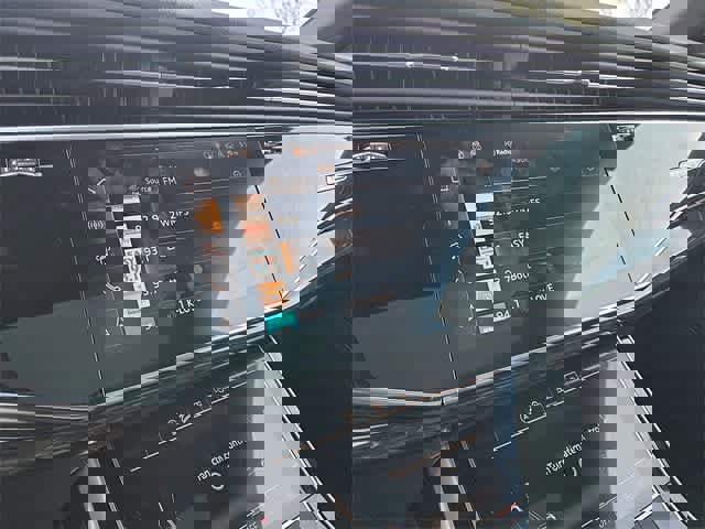 Used 2025 Audi Q8 Premium w/ Convenience Package image 32