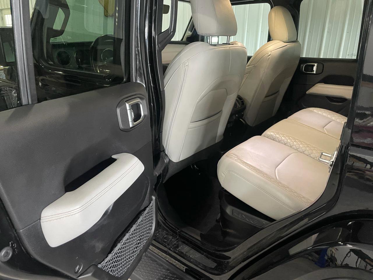 Used 2022 Jeep Wrangler Unlimited Sahara image 16