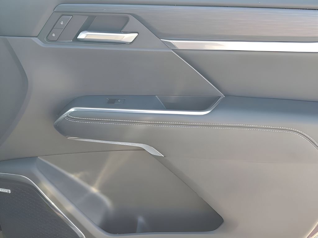 Used 2025 GMC Acadia Elevation image 45