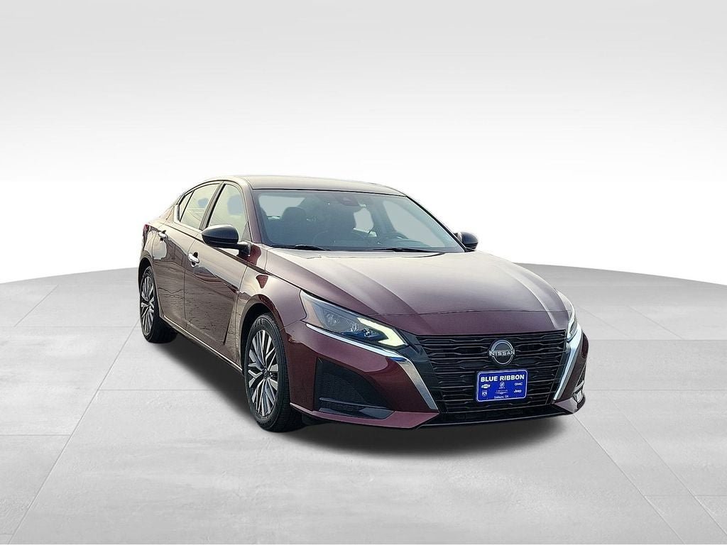 Used 2025 Nissan Altima 2.5 SV FWD image 1