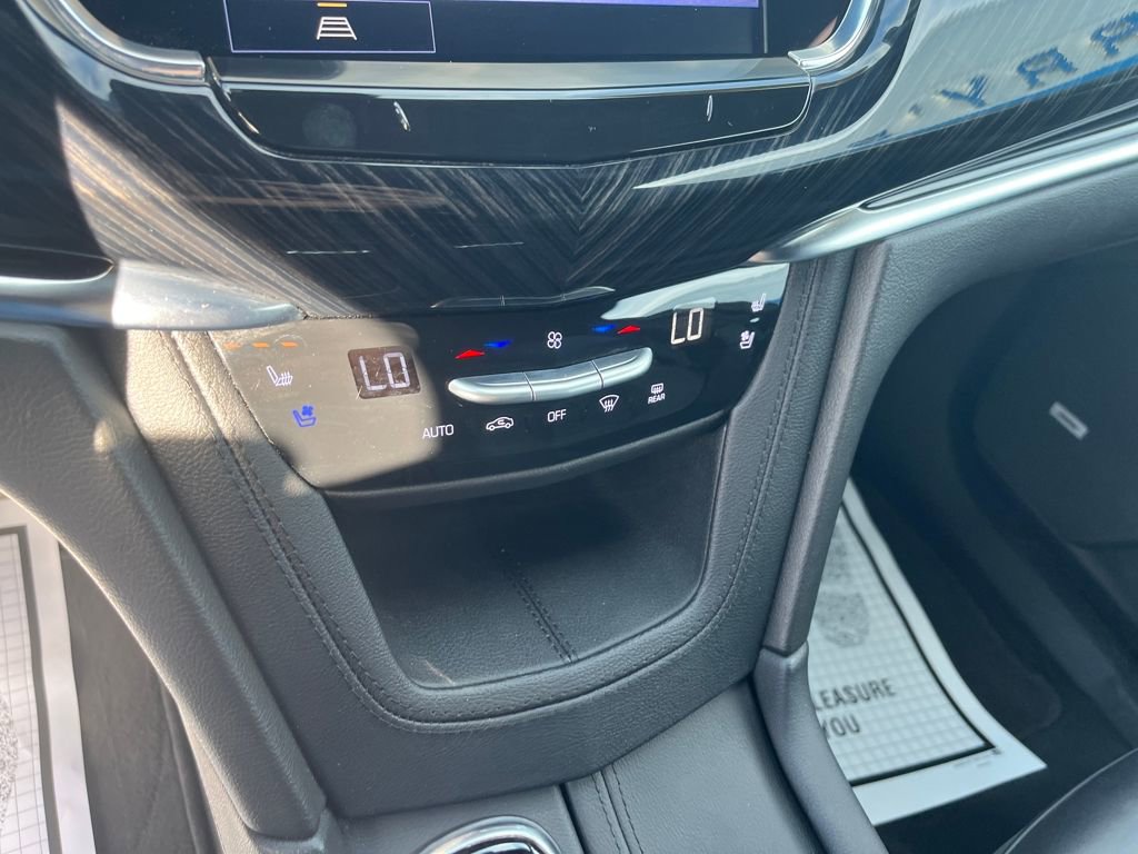 Used 2025 Cadillac XT6 Premium Luxury image 15