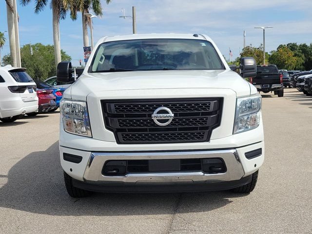 Used 2021 Nissan Titan SV w/ SV Convenience Package RWD image 2