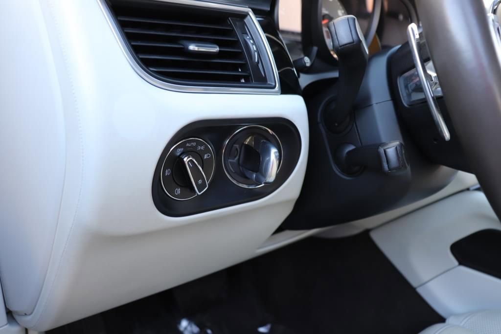 Used 2017 Porsche Macan S image 40