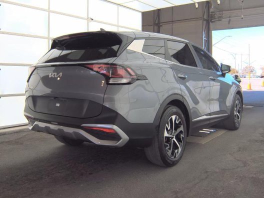Used 2023 Kia Sportage EX image 3