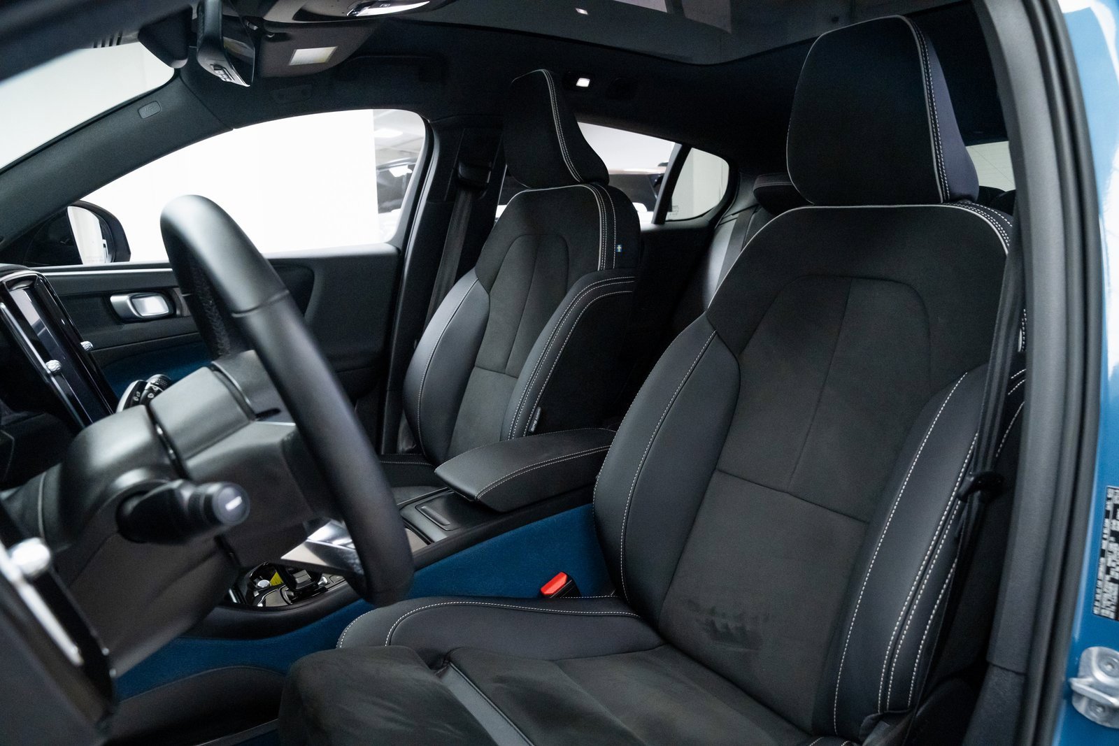 Used 2023 Volvo C40 P8 Recharge Plus w/ Climate Package image 17